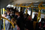 MPK Poznań: Na razie nie będzie limitów ilości pasażerów w autobusach i tramwajach. Rząd nie przygotował rozporządzenia