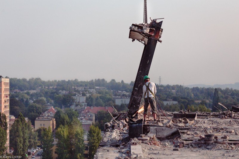 Rozbiórka wieżowca DOKP w Katowicach