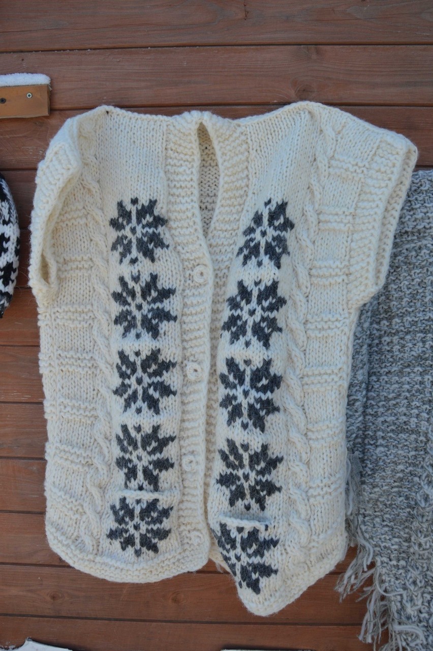 Swetry, czy kamizelki wełniane - to pamiątka góralska sprzed...
