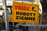 A na osiedlu Morelowym w Zielonej Górze robota wre. Co się dzieje, że na kolejnych ulicach pojawiają się barierki i głębokie wykopy? 