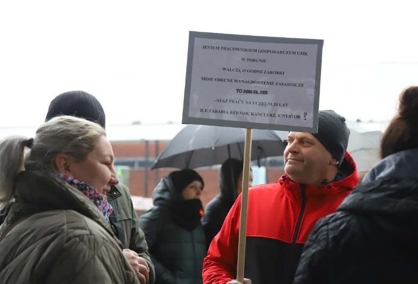 O godne zarobki pracowników obsługi na UMK w Toruniu. Interwencja poselska u rektora