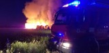 Pożar balotów słomy w Sławsku. Akcja gaśnicza trwała 6 godzin [ZDJĘCIA]