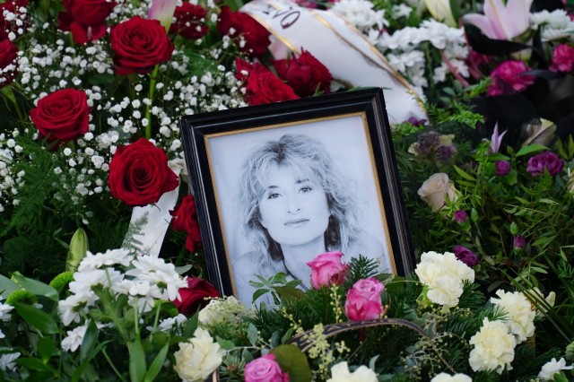 Na Cmentarzu Junikowskim w Poznaniu pożegnaliśmy w piątek Urszulę Chojan, piosenkarkę country, która 10 listopada tragicznie zginęła w Dallas w Stanach Zjednoczonych. 