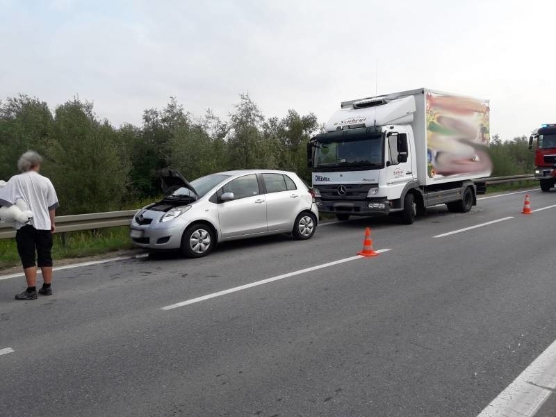 Brzezna. Zderzenie trzech samochodów. Jedna osoba poszkodowana [ZDJĘCIA]