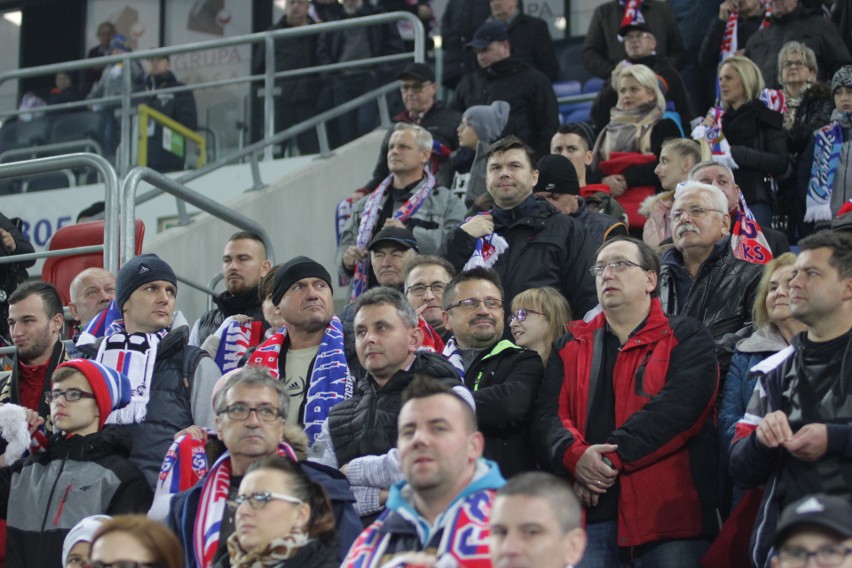 Górnik Zabrze - Śląsk Wrocław. Kibice odśpiewali hymn ZDJĘCIA KIBICÓW