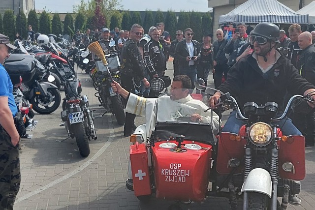 Grójeckie Otwarcie Sezonu Motocyklowego w Belsku Dużym. Na kolejnych slajdach relacja z wydarzenia.