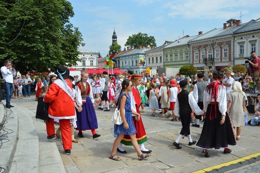 Sądeczanie uczyli się podstawowych kroków estońskich tańców [ZDJĘCIA]