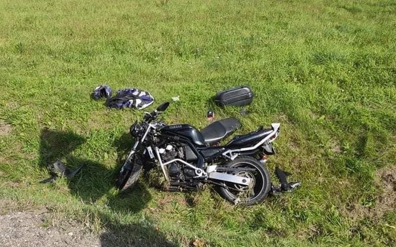 Wypadek w Dylewie, 12.09.2021. Motocyklista zabrany do szpitala. Zdjęcia