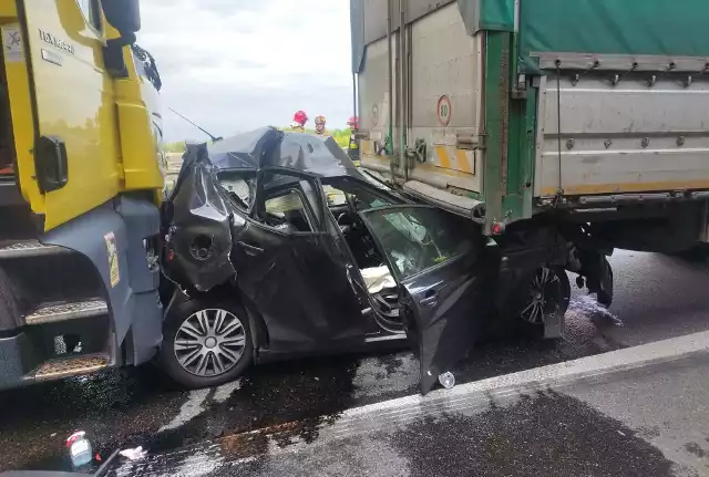 Zderzyły się 3 ciężarówki i osobówka. Na miejscu ląduje LPR