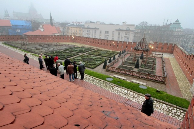 Ogrody zamkowe i Wawel zostały wyremontowane z kasy SKOZK-u.
