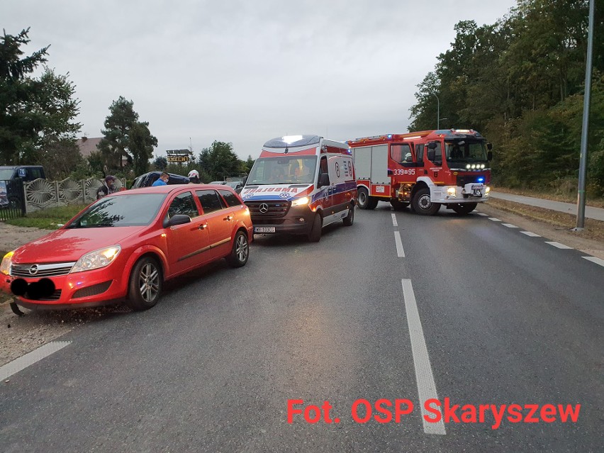 Wypadek w Skaryszewie z udziałem czterech aut. Jedna osoba w szpitalu
