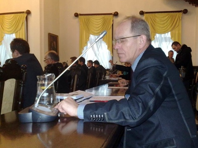 Rzeszowscy radni głosują nad poprawkami w budżecie miasta.