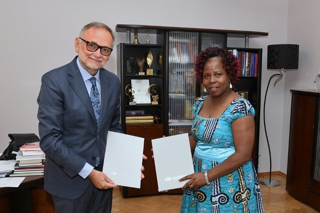19 czerwca rektor UZ, prof. Tadeusz Kuczyński zawarł porozumienie o współpracy z Kenyatta University.