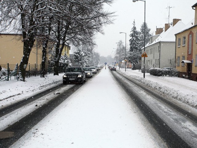 Zima w regionie. Ulica Traugutta w Koszalinie.