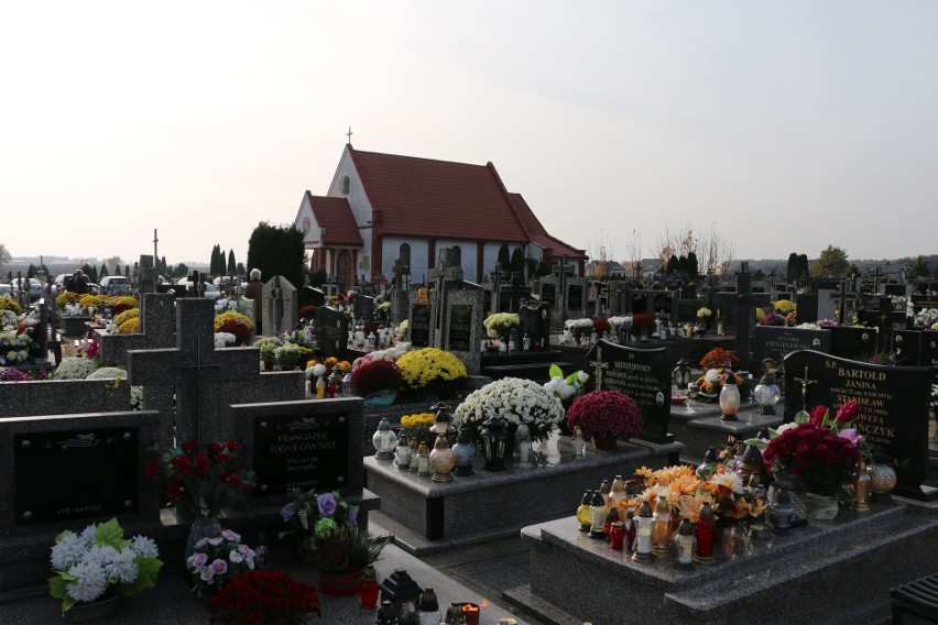 Cmentarz nocą w Makowie Mazowieckim [ZDJĘCIA]
