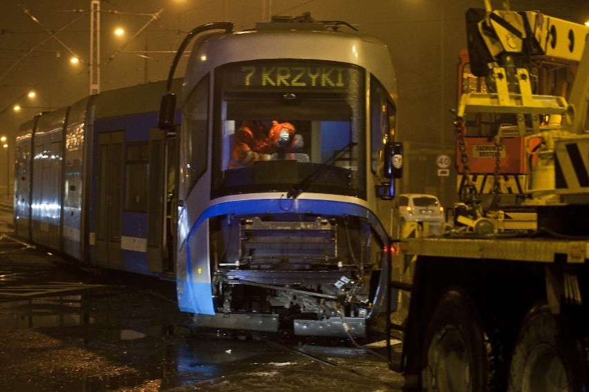 Wrocław: Wypadek tramwaju na Żmigrodzkiej (ZDJĘCIA)