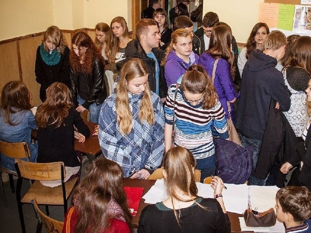 Na spotkanie wolontariuszy do tarnobrzeskiego sztabu Wielkiej Orkiestry Świątecznej Pomocy przyszło mnóstwo chętnych.