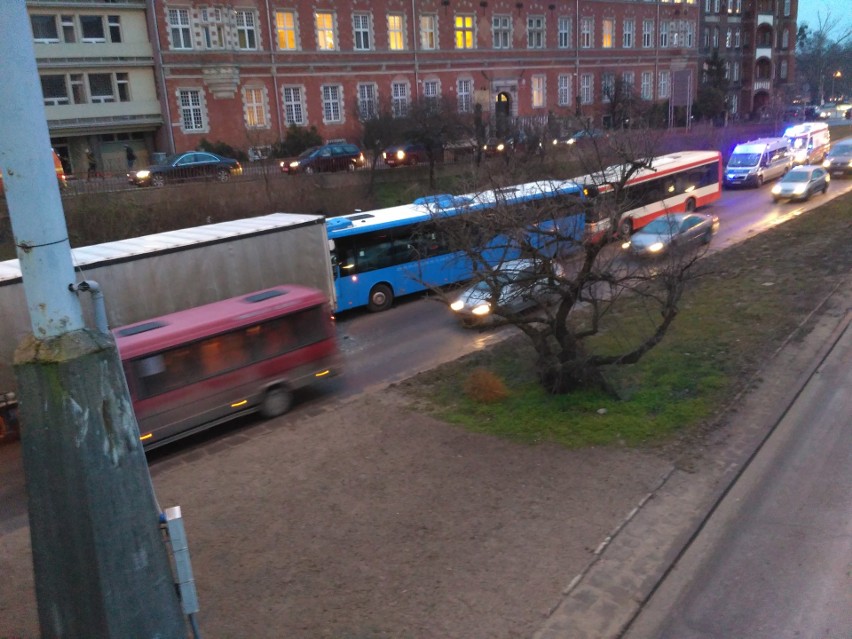 Zderzenie autobusów i ciężarówki na Okopowej w Gdańsku...