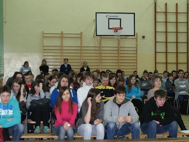 Stąporkowscy uczniowie zapoznali się z celami, jakie będą przyświecać Młodzieżowej Radzie Miasta.
