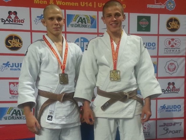Damian Stępień (z prawej) był rewelacją XV Warsaw Judo Open. "Złoto&#8221; w pięknym stylu zdobył też Mateusz Garbacz (z lewej).