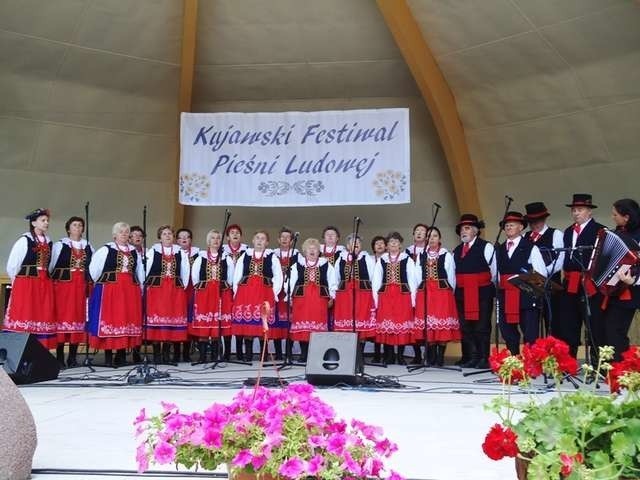 Gniewkowianie, Kłopocianki i Złotniczanki wyśpiewali główne nagrody na Kujawskim Festiwalu Pieśni Ludowej 