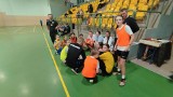 Młodzież z Końskich rywalizowała w Mikołajkowym Turnieju Piłki Nożnej. W zawodach zadebiutowała drużyna dziewcząt