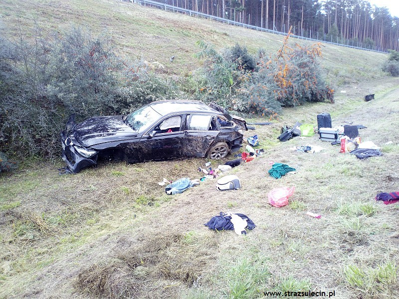 Kompletnie rozbity samochód i cztery osoby w szpitalu - to...