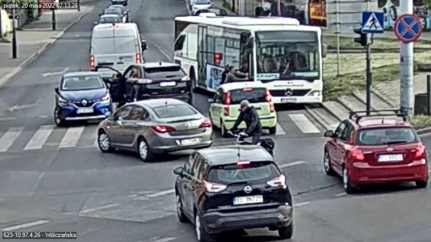 Łódź: kierowca autobusu zasłabł w trakcie jazdy. Całe...