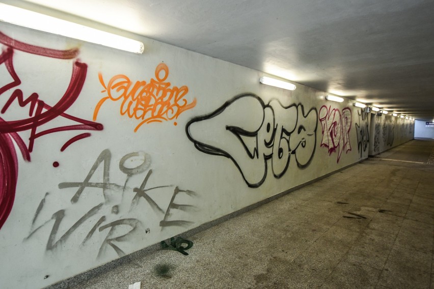 Na usunięcie szpetnego graffiti na dworcu Bydgoszcz Leśna,...