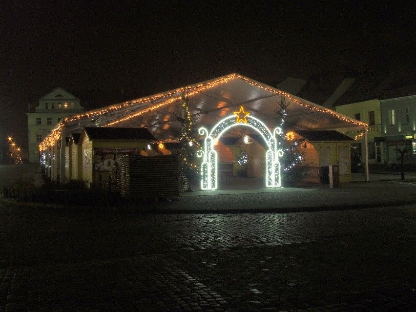 Świąteczny Wodzisław Śląski nocą wygląda urzekająco! [ZDJĘCIA NOCNE]