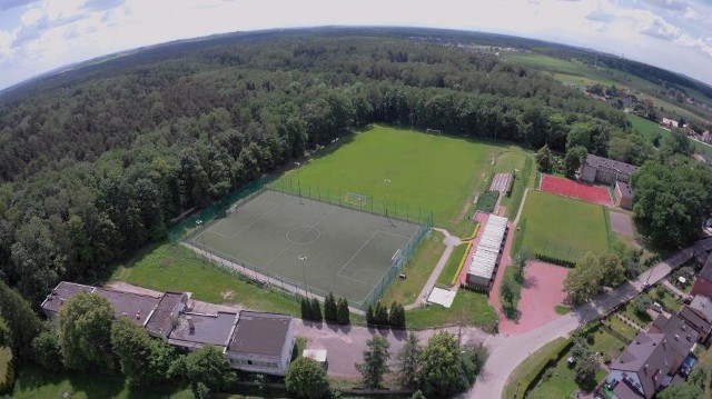 Boisko Unii Kosztowy jest jednym z najbardziej używanych w Mysłowicach. Zobacz kolejne zdjęcia. Przesuwaj zdjęcia w prawo - naciśnij strzałkę lub przycisk NASTĘPNE