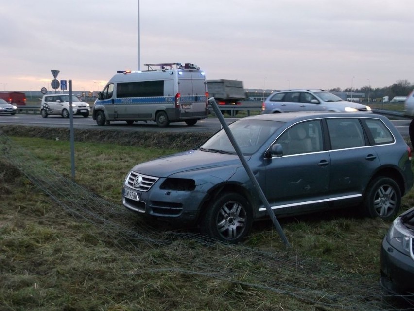 Wrocław: Wypadek na Granicznej. Trzy osoby w szpitalu [ZDJĘCIA]