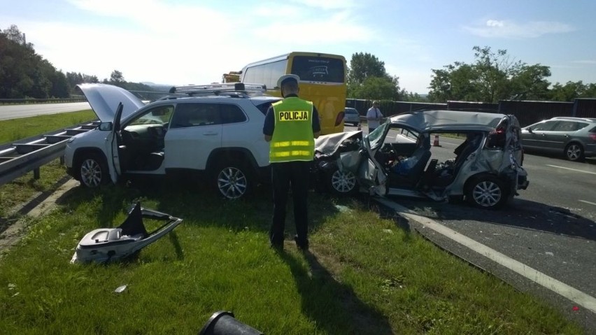 Zablokowana autostrada A4 i zjazd z S1 po wypadku