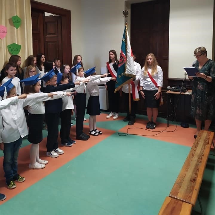 Święto patrona i ślubowanie uczniów klas I w Szkole Podstawowej w Pawłowicach, gmina Sędziszów. Zobaczcie zdjęcia