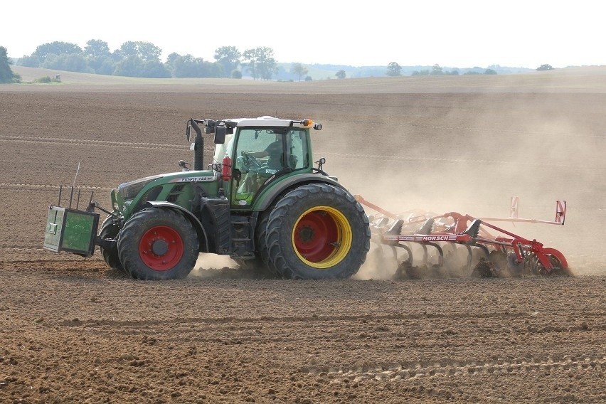 Dwa wypadki z udziałem traktorzystów w powiecie żywieckim....