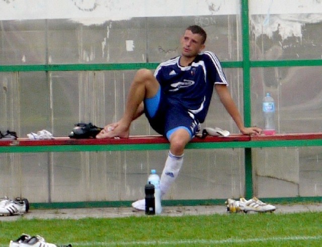 Wojciech Kupiec po meczu okładał sobie bolącą stopę lodem.
