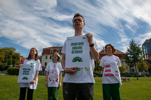 Działacze ekologiczni z Bydgoszczy chcą dotrzeć do kandydatów w wyborach parlamentarnych i przedstawić im postulaty w ramach akcji "Chcemy nowej większości dla klimatu"