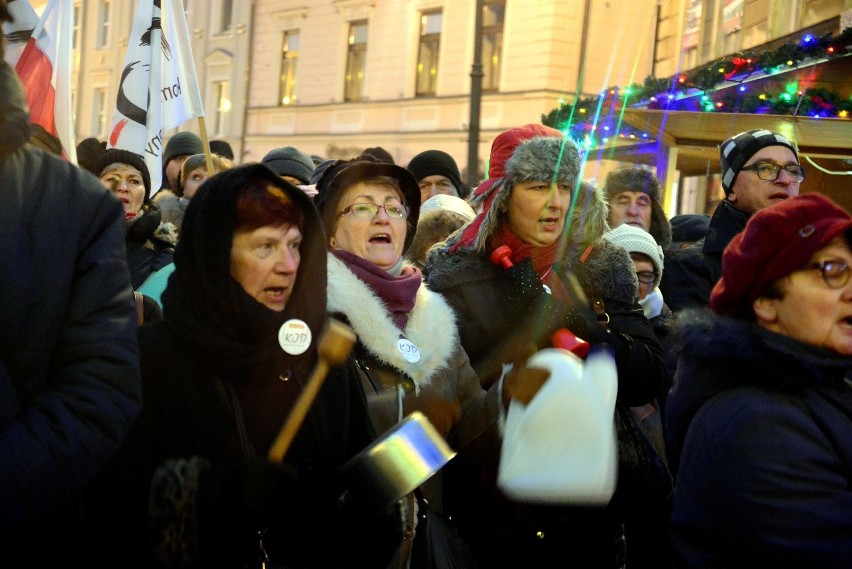 Manifestacja w Lublinie. Protestowali przeciw działaniom PiS (WIDEO, DUŻO ZDJĘĆ)