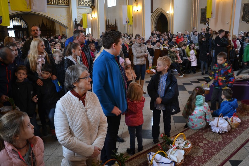 Święcenie pokarmów w kościele Wniebowzięcia NMP w Wodzisławiu Śląskim - GALERIA
