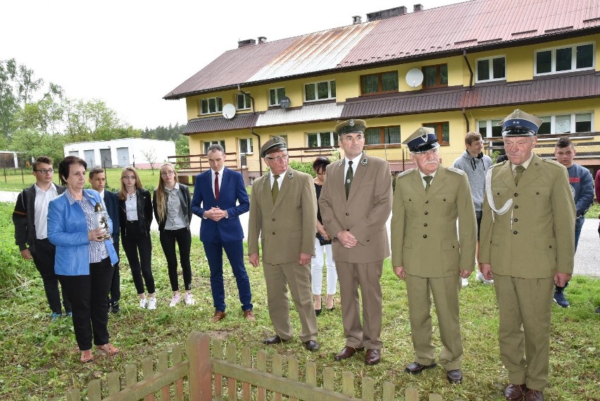 W osadzie Wojciechów, gmina Sędziszów oddano cześć bohaterom II wojny światowej. Stracili życie niosąc schronienie partyzantom