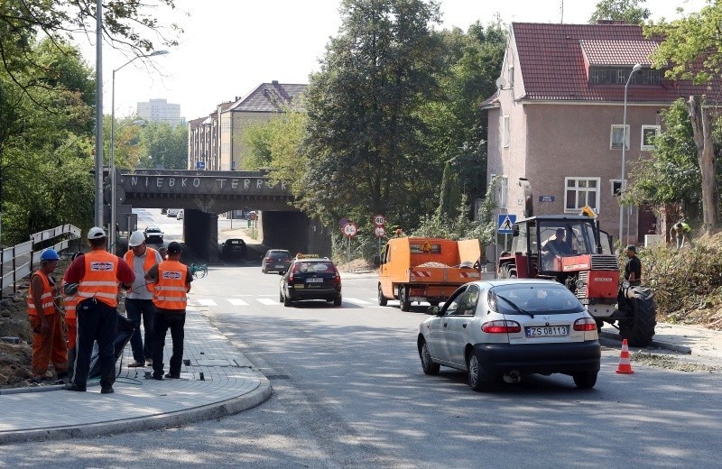 Kierowcy nareszcie mogą jechać nowym dywanikiem asfaltowym w...