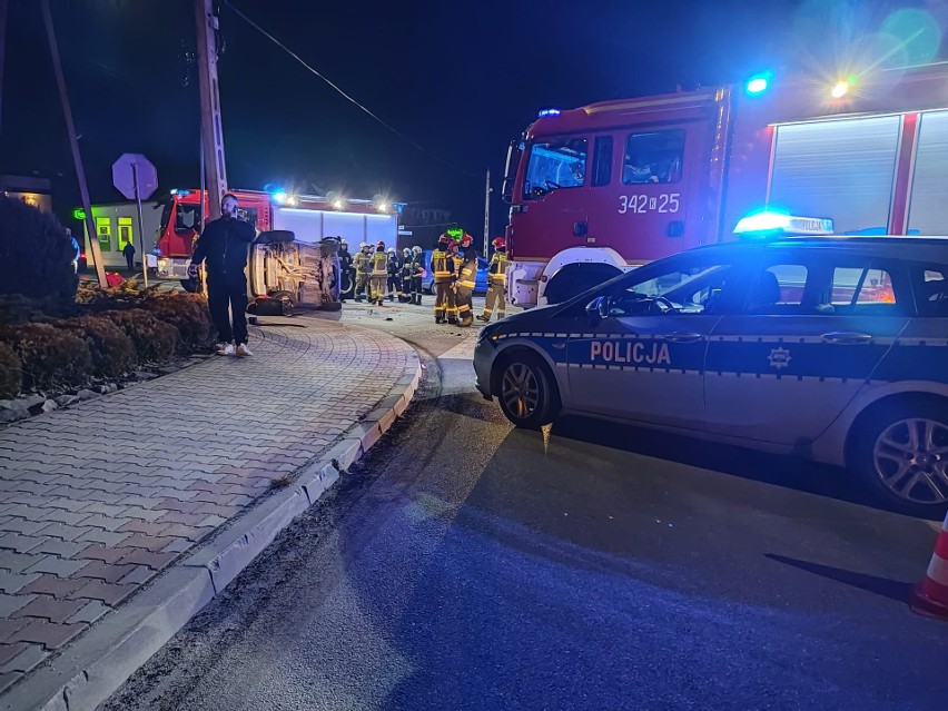 Groźne zderzenie osobówek na ul. Węgierskiej w Starym Sączu