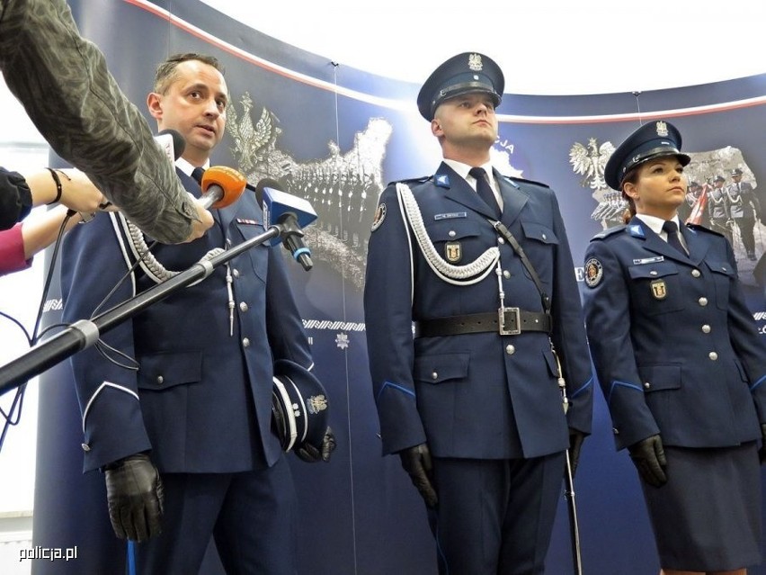 Nowe mundury polskiej policji. Nowoczesność nawiązuje do tradycji [ZDJĘCIA, WIDEO]
