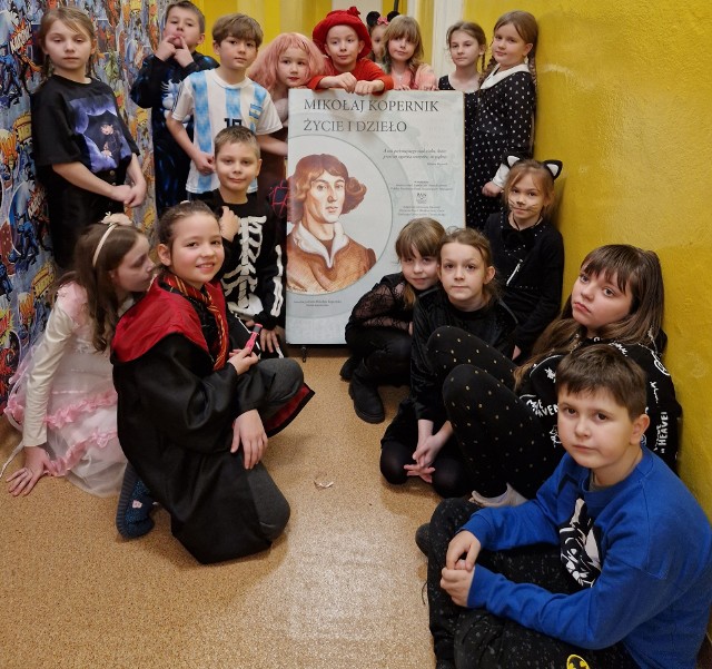 W biliotece szkolnej w Wicku przez cały luty uczniowie mogą brać udział w zajęciach poświęconych Mikołajowi Kopernikowi