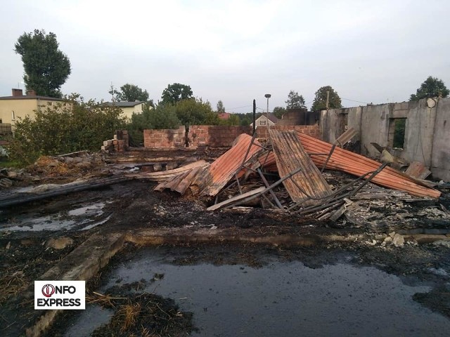 Jedna ranna osoba, zniszczona obora i mnóstwo sprzątania, to bilans pożaru w Lublińcu