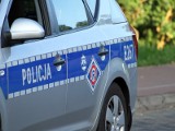 Radiowóz wpadł w poślizg na oblodzonej jezdni. Policjanci w szpitalu