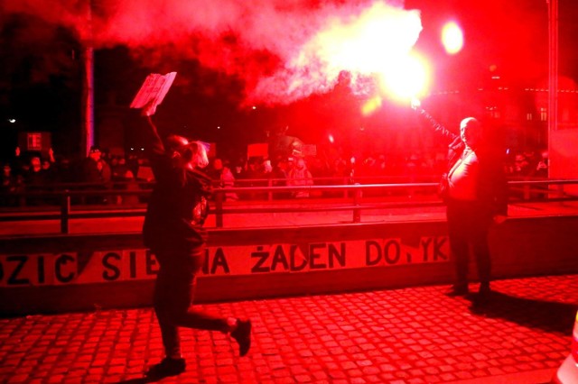 Protesty na ulicach Wrocławia przeciwko decyzji Trybunału Konstytucyjnego