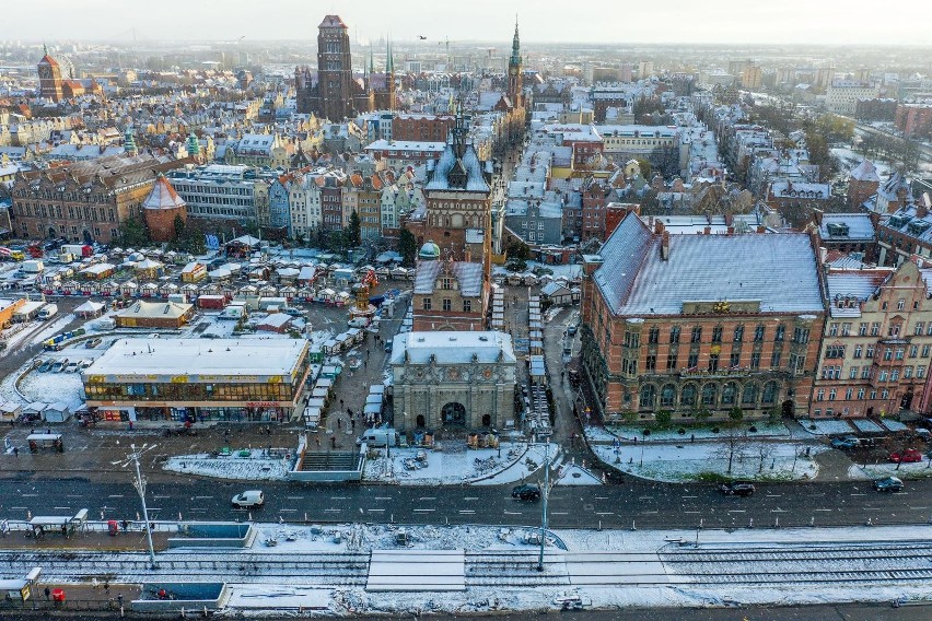 Zaśnieżony Gdańsk z lotu ptaka. Gdańsk zimą 2021 zdjęcia