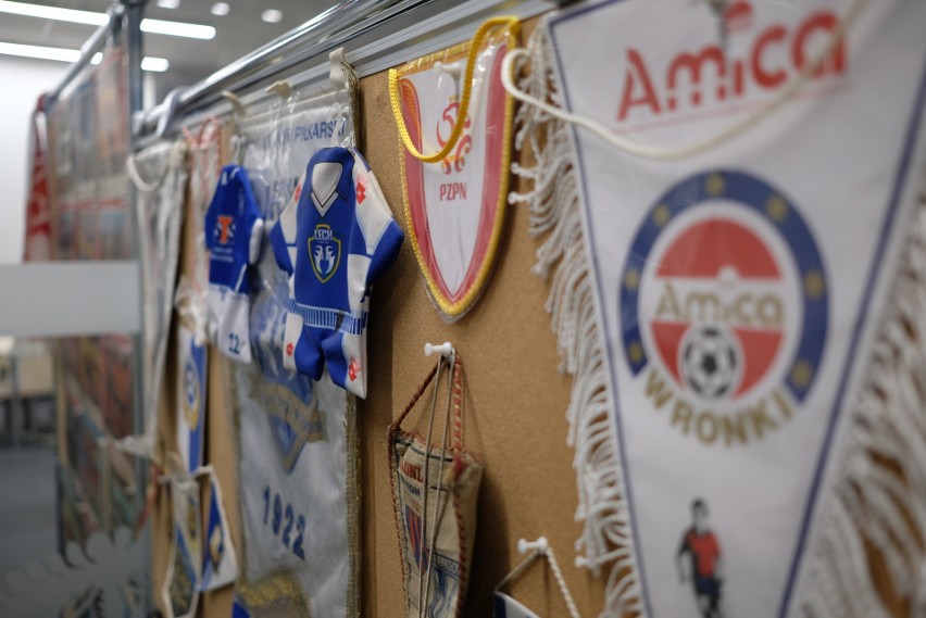 Wystawa "Historia Lecha i piłki nożnej". Do czwartku można oglądać na Morasku cenne zbiory z kolekcji Piotra Podolczaka [ZDJĘCIA]