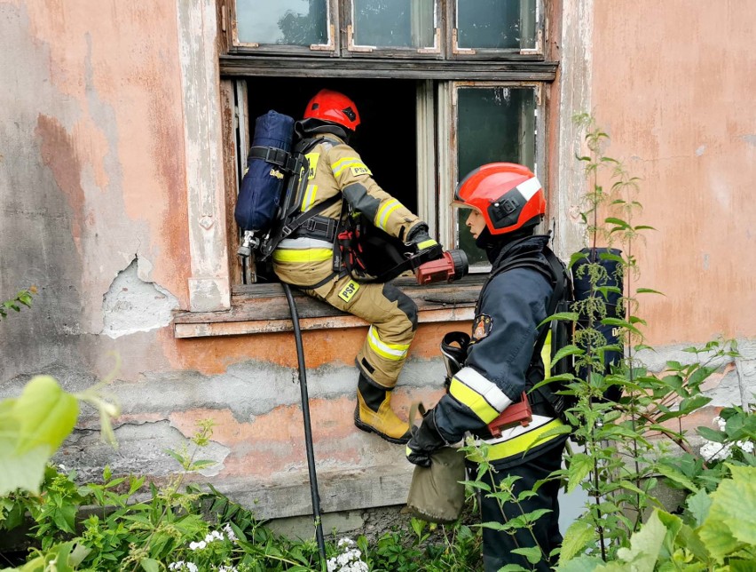 Tragiczny pożar w Przemyślu. W domu znaleziono nadpalone zwłoki mężczyzny [ZDJĘCIA]